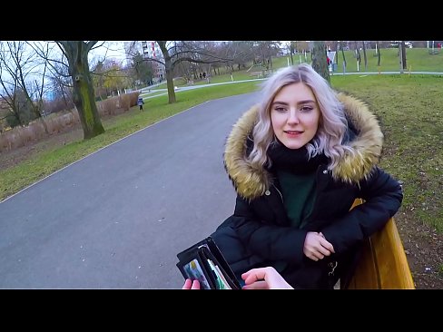 ❤️ Gleypir heitt ásamt ókunnugra fyrir peninga - blástur í garðinum eftir Evu Elfie ️❌ Slúður á is.sex78.ru ❌️
