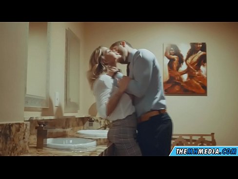 ❤️ Þegar busty ljóska tælir þig á almenningssalerni ️❌ Slúður á is.sex78.ru ❌️